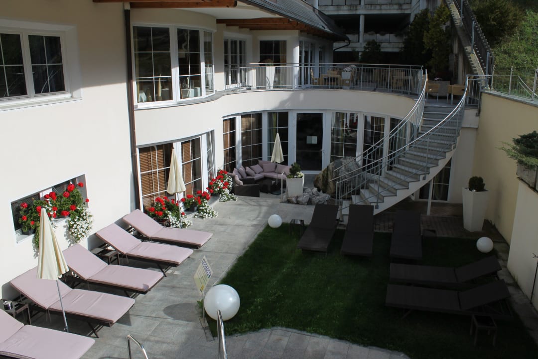 Liege bei aussenpool Hotel Andy