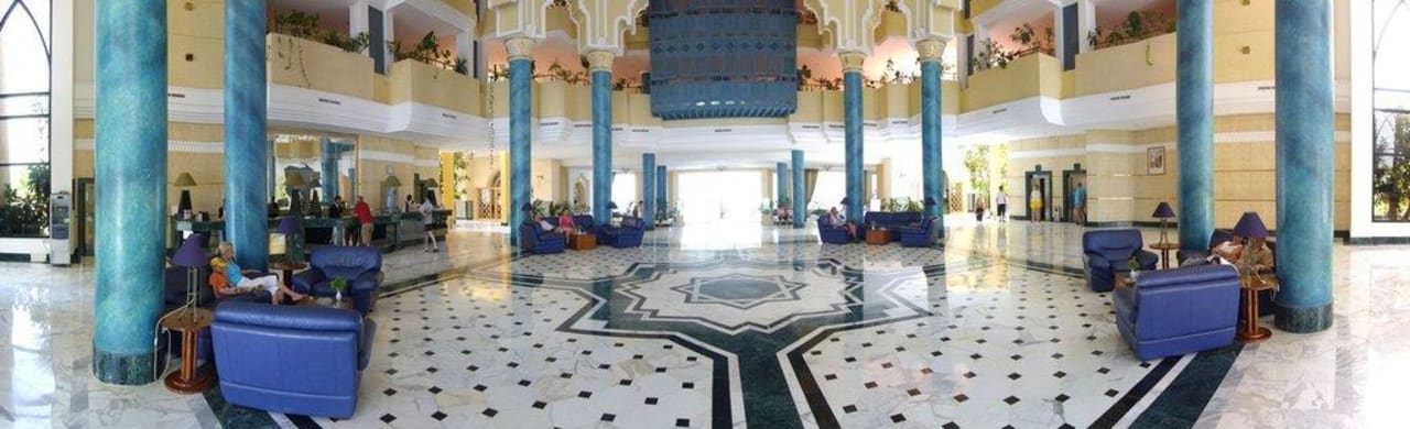 Der Eingang mit Rezeption Hotel Royal Garden Palace