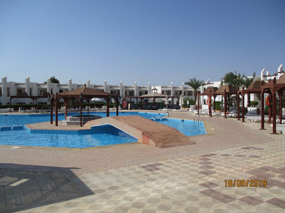 Pool Menaville Safaga