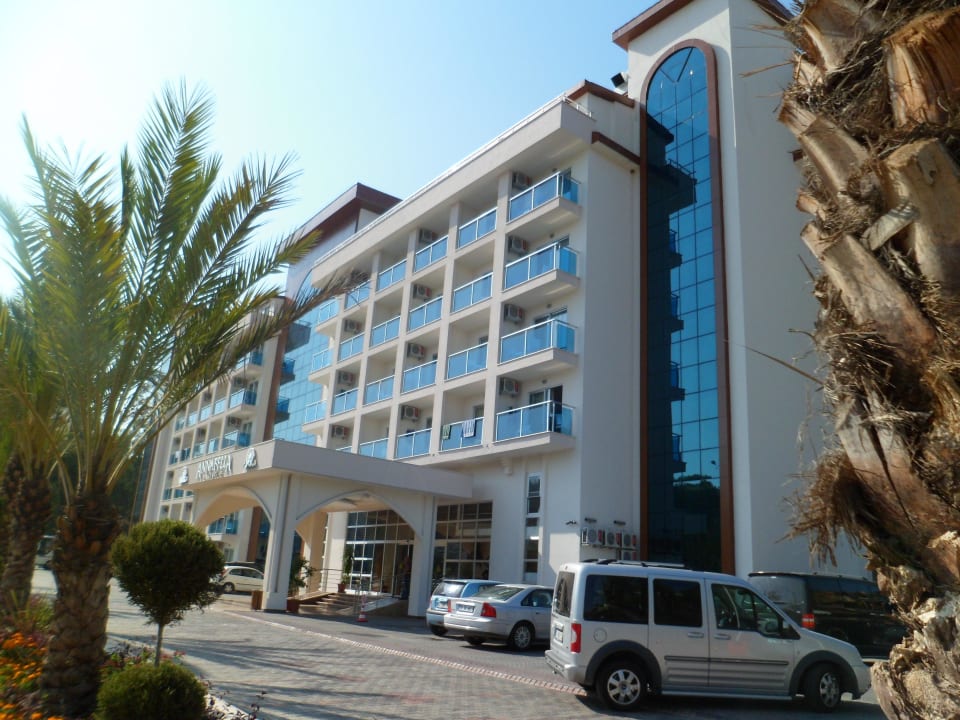 Außenansicht Strassenseite Annabella Diamond Hotel & Spa