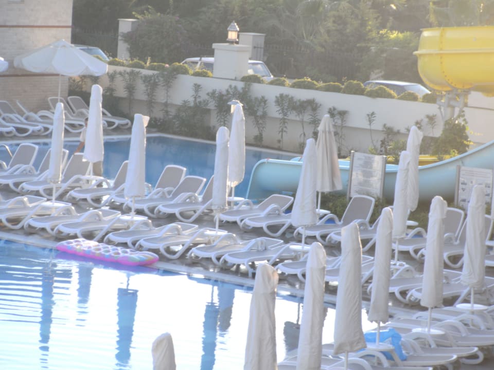 Blick vom Innenhof auf Pool Seamelia Beach Resort