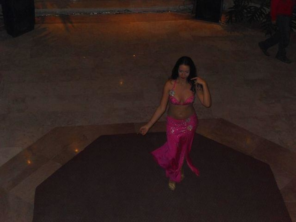 Abendprogramm in der Lobby The Grand Hotel Hurghada