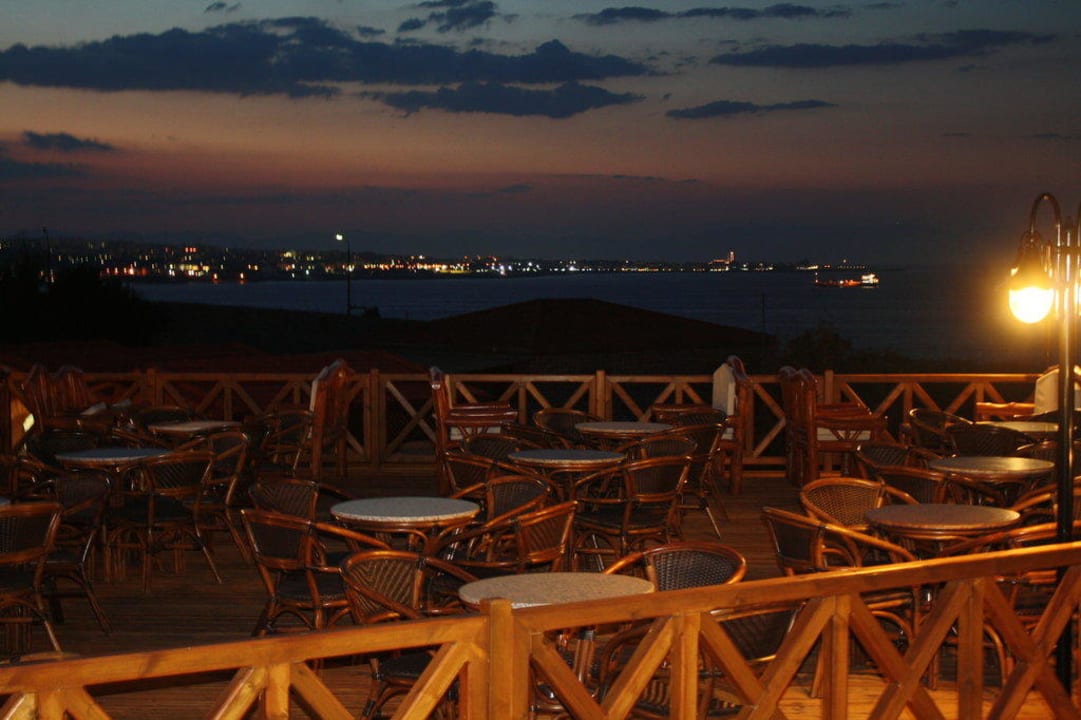 Blick nach Rhodos Stadt Hotel Kalithea Horizon Royal