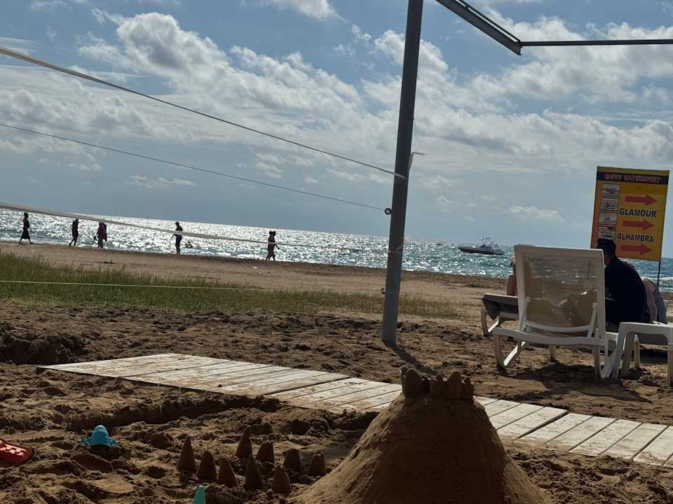 Strand Glamour Resort & Spa