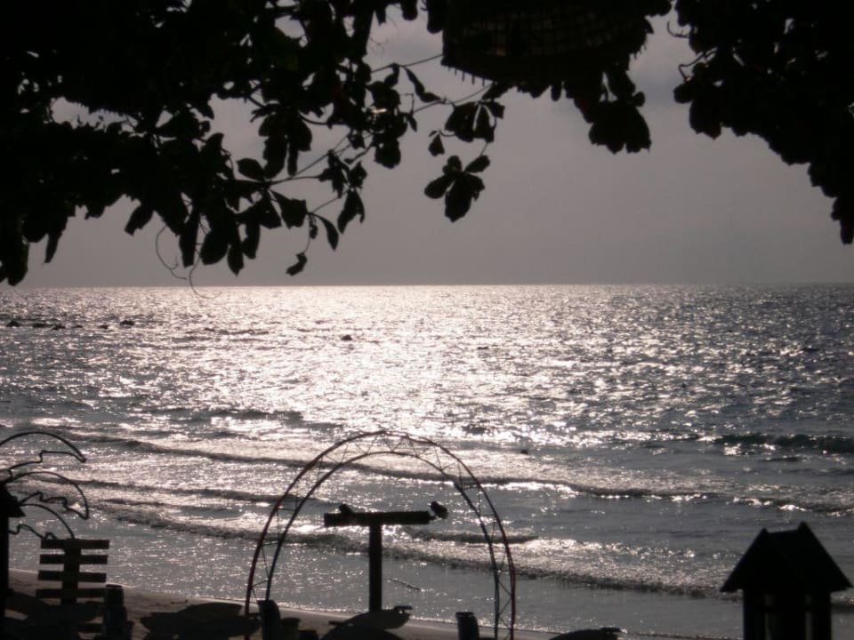 Dämmerung am Hotelstrand NH Collection Samui Peace Resort