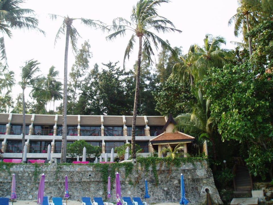 Blick vom Strand aufs Hotel Beyond Karon - Adults only 18+