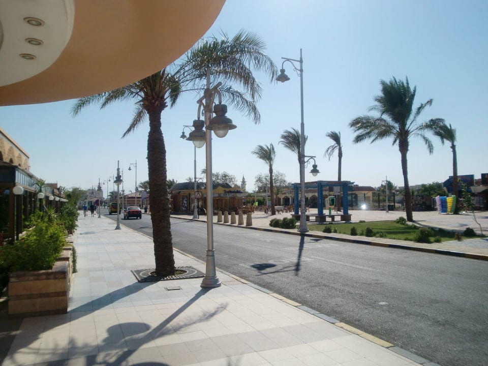 Strasse vor dem Hotel  Giftun Azur Resort