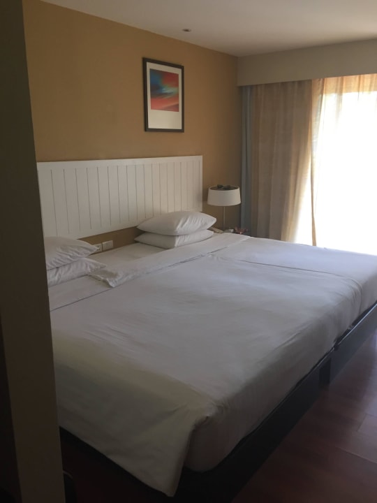 XXL Bett Holiday Inn Resort Phuket Surin Beach by IHG