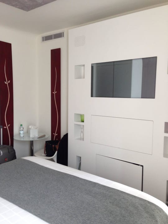 TV-Bar-Tischecke Hotel Gabriel Paris Marais