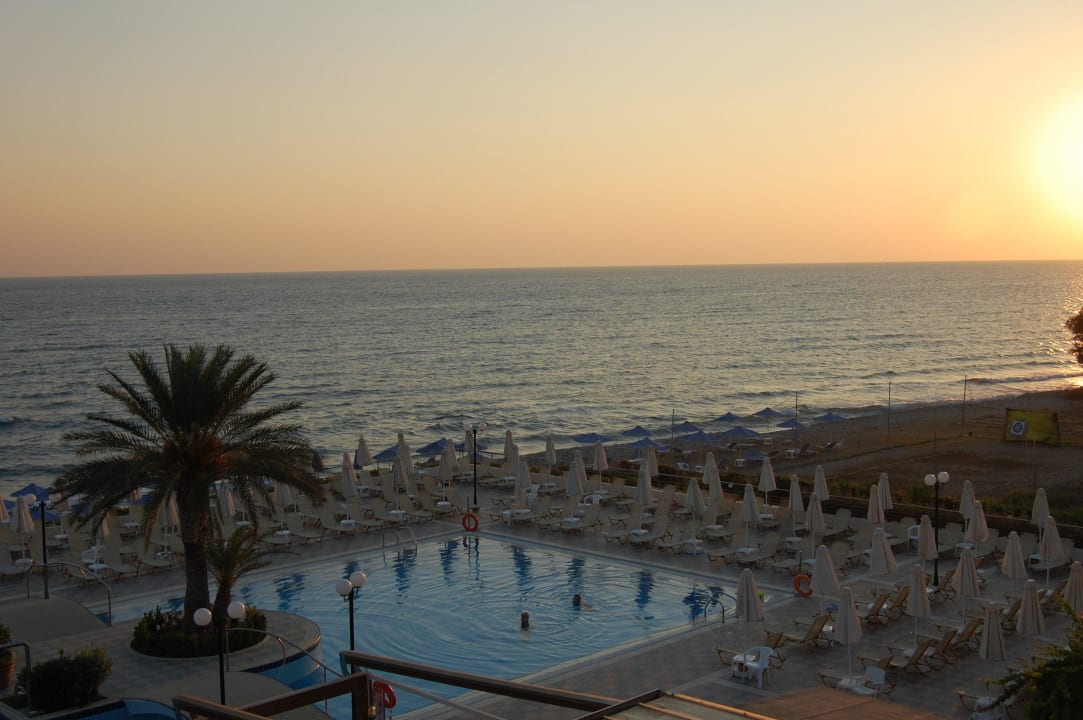 Blick zum Strand Hydramis Palace Beach Resort