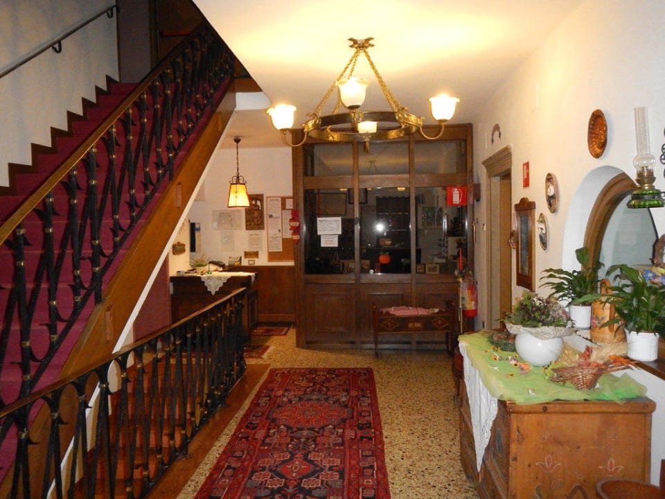 Treppenhaus Frühstückspension Roter Adler