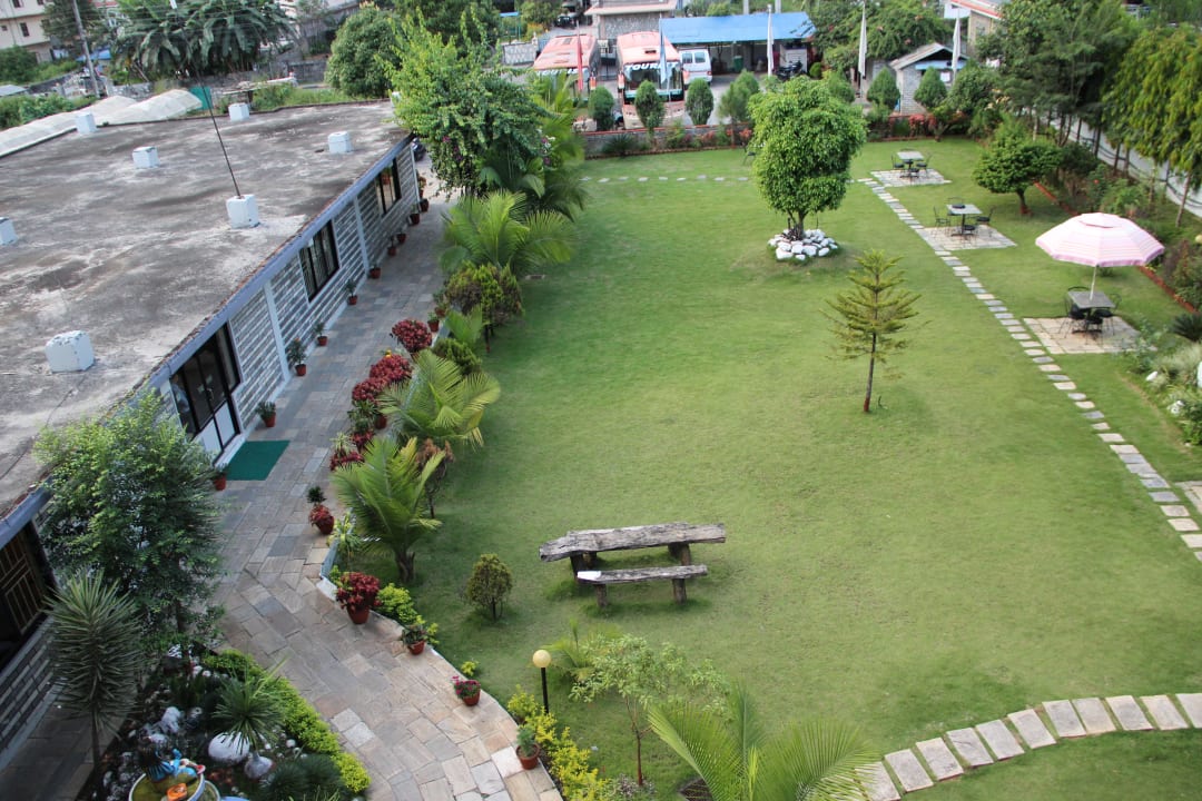 Gartenanlage Hotel Crown Himalayas