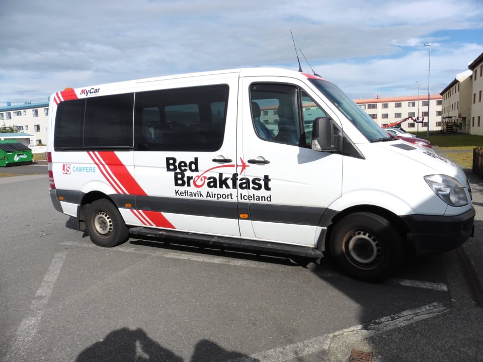 Shuttlebus zum Flughafen Konvin Hotel by Reykjavik Keflavik Airport