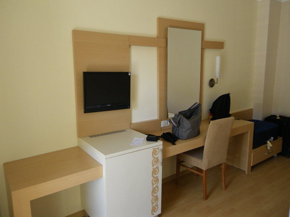 Minibar und Fernseher Solivia Hotel