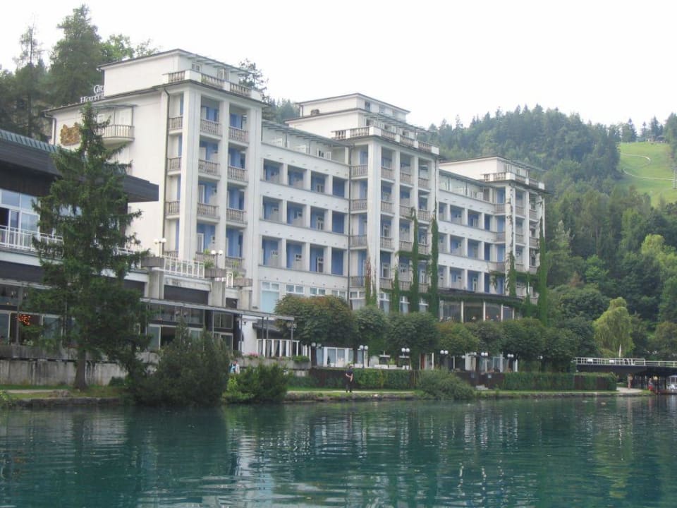 Hotel building with the lake Grand Hotel Toplice