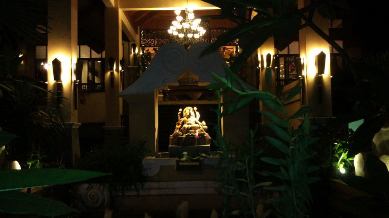 Der Eingang The Fair House Beach Resort