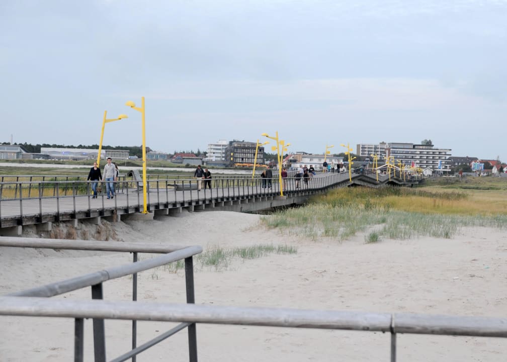 Steg zum Strand Strandgut Resort