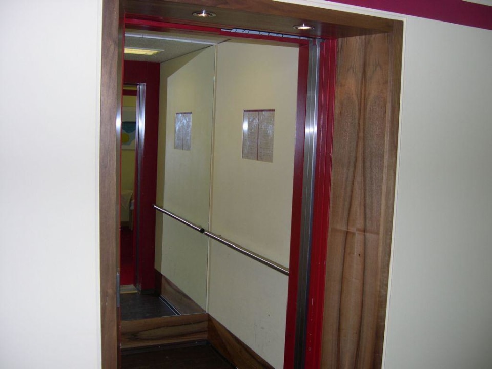 Der Lift ist nicht der "Schnellste" Hotel Zum Weissen Ross