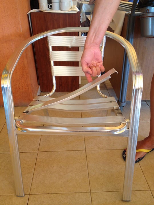 Kaputtes Mobiliar Hotel Atlas