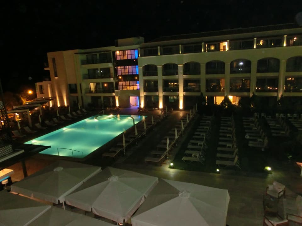 Widok z pokoju na basen Albatros Spa & Resort Hotel