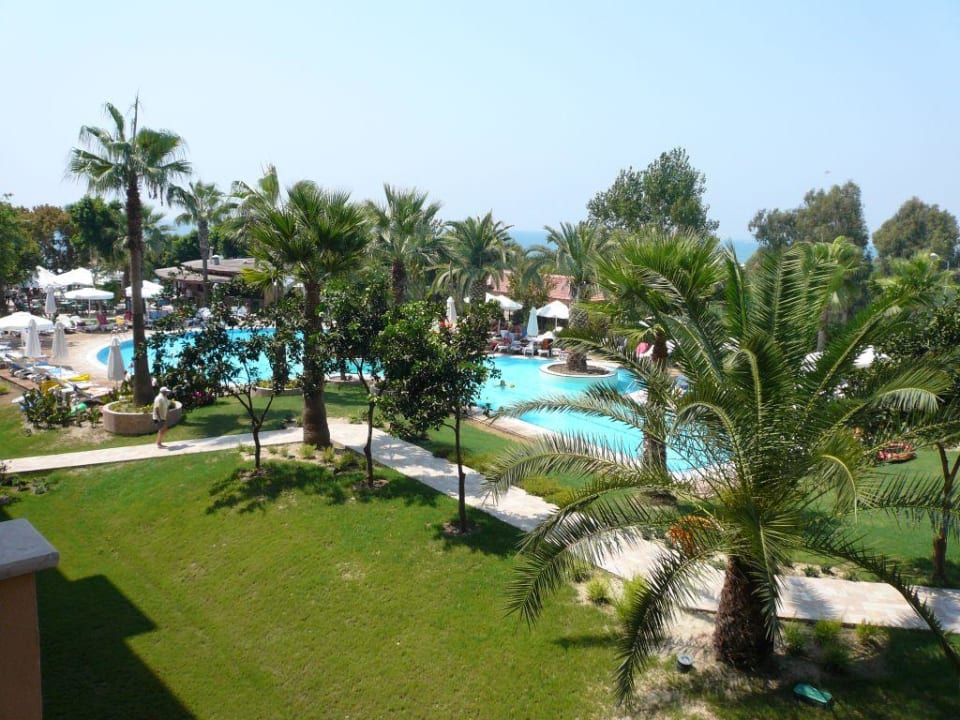 Blick auf Pool Hotel Grand Side