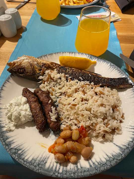 Gastro Side Royal Style Hotel