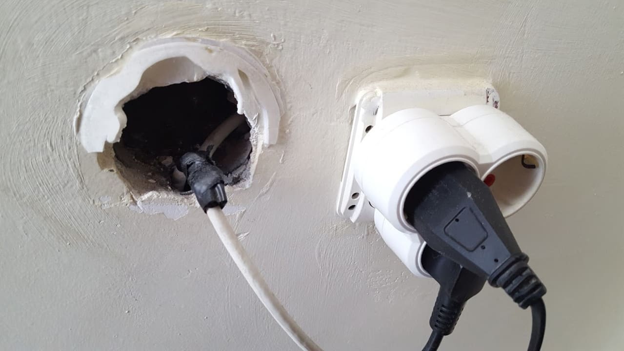 TV-Anschluss und Steckdosen im Zimmer Hotel Aslan City Kleopatra