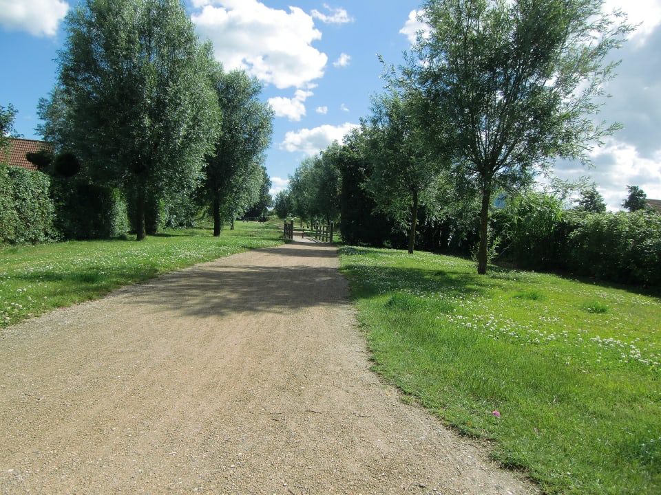 Weg zum Fussballfeld Hotel Strandpark Scheldeveste