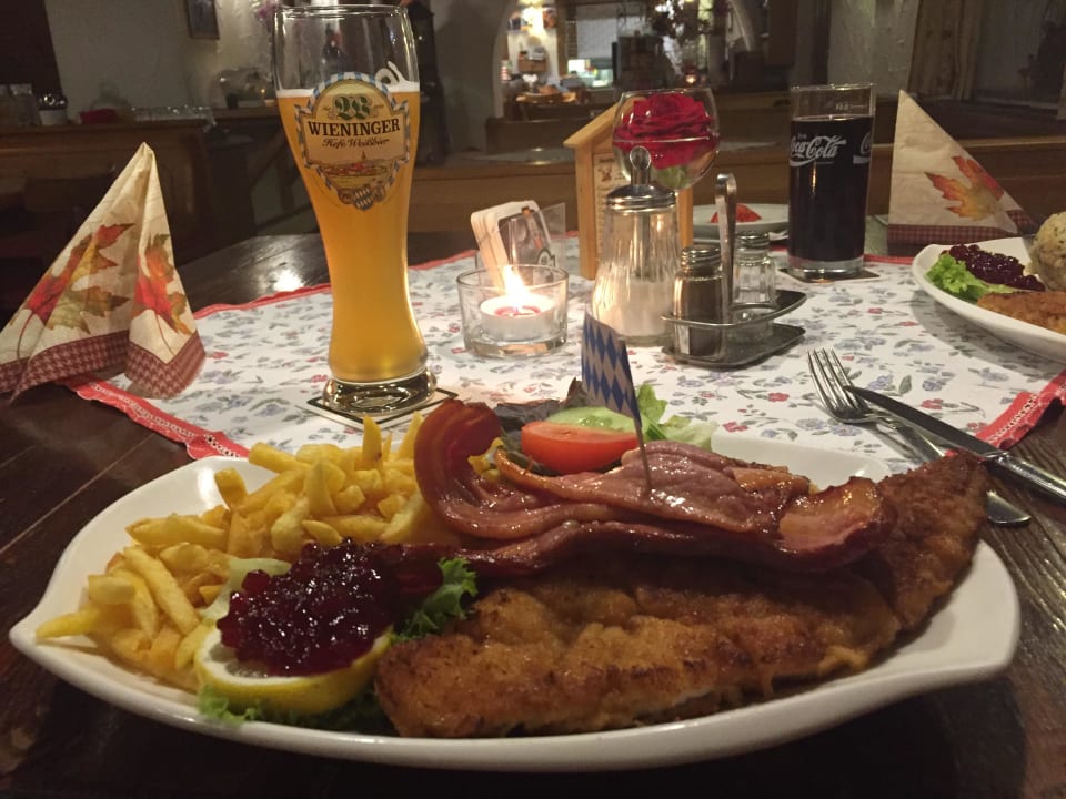 Oberkälbersteiner Bergsteigerschnitzel Berggasthof Oberkälberstein