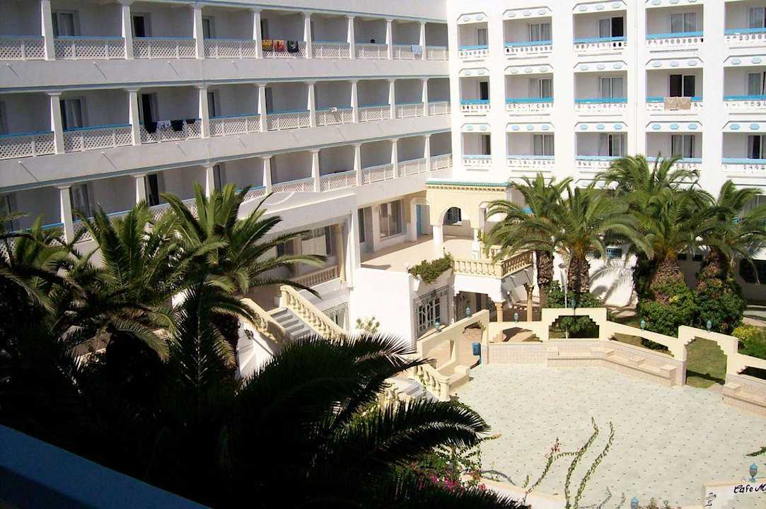 Widok z balkonu Hotel Les Colombes