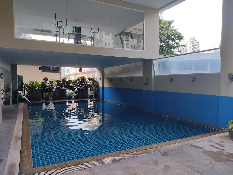 Pool Hotel Boss Suites