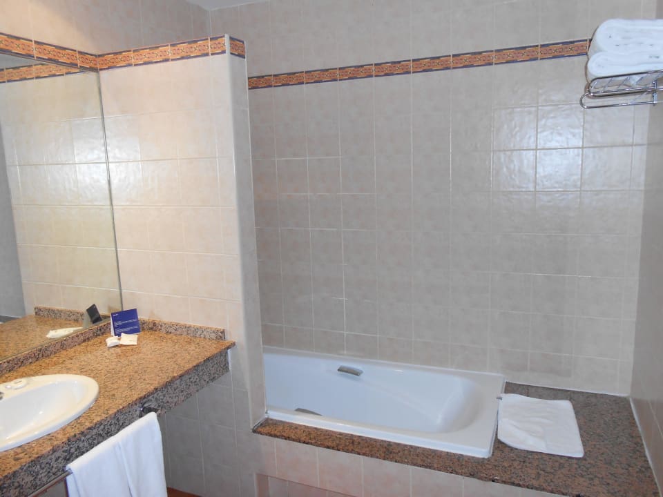 Großes Bad - fehlender Duschvorhang Occidental Jandía Mar