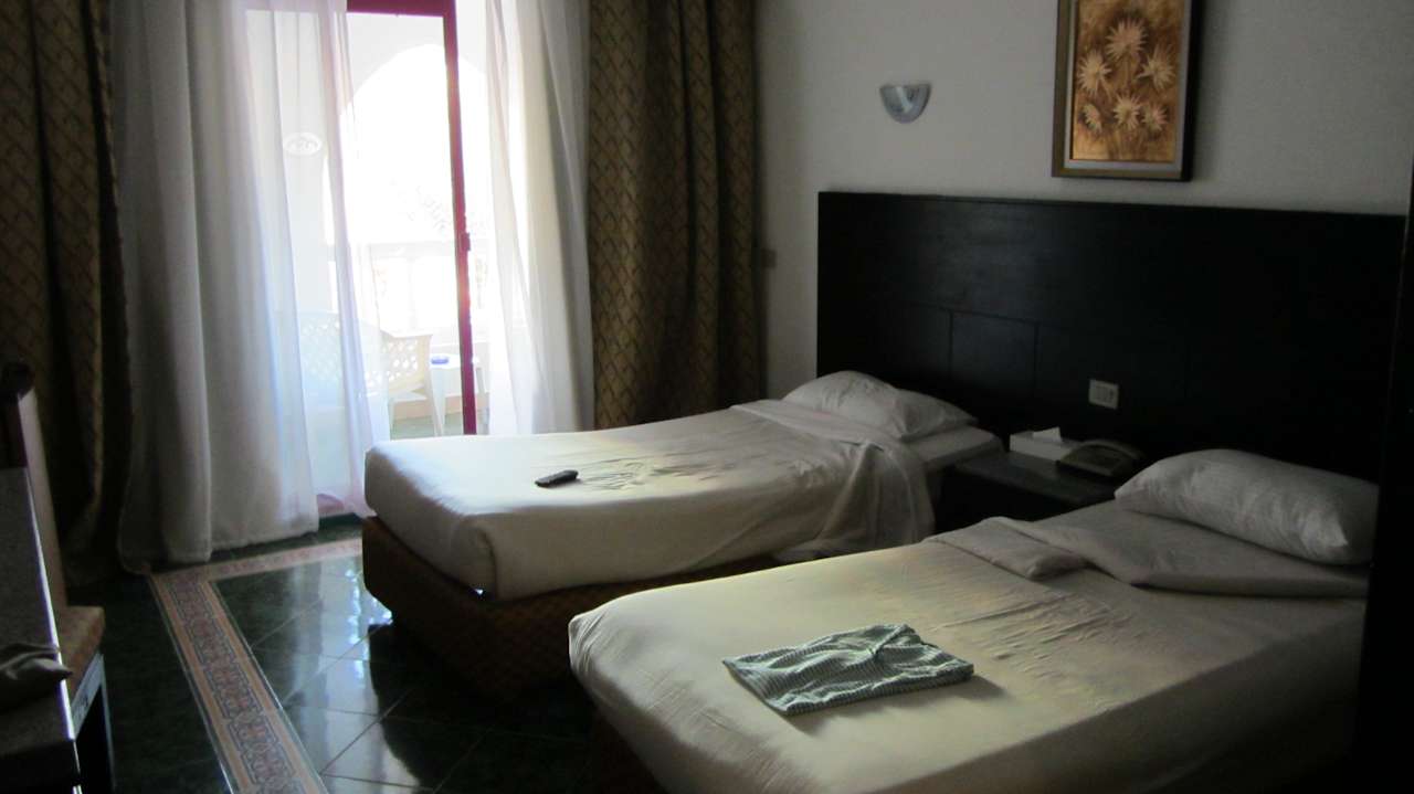 Betten kann man auch zusammen schieben Pickalbatros Alf Leila Wa Leila Resort - Neverland Hurghada