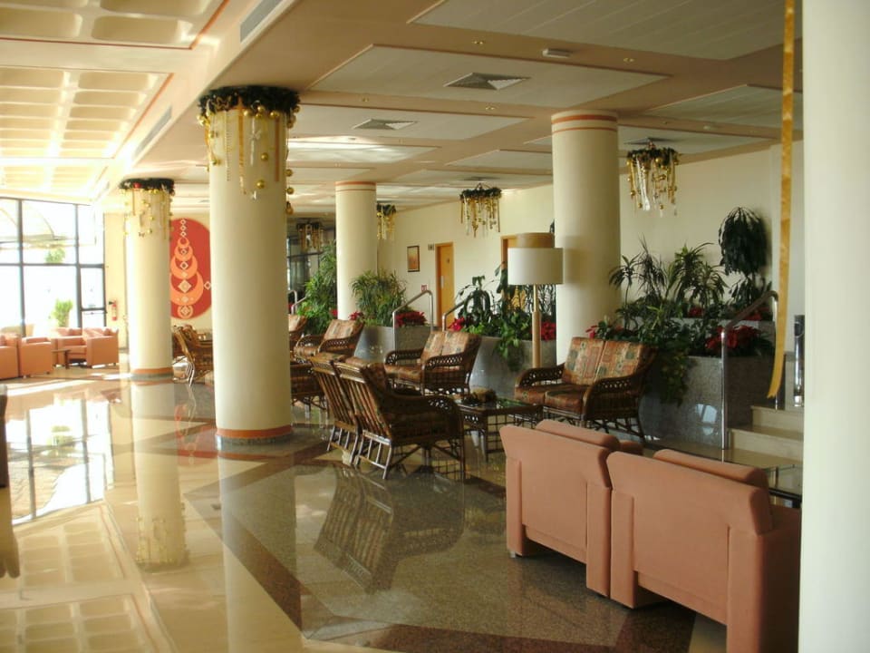 Da sitzt man gerne Constantinou Bros Athena Royal Beach Hotel