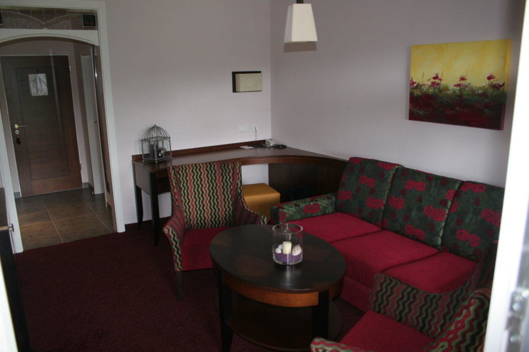 Wohn- und Arbeitszimmer der Juniorsuite Hotel Sterr
