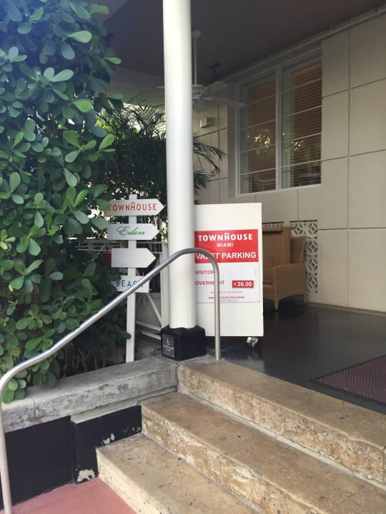 Eingang The One50 Hotel, BW Signature Collection