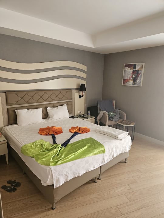 Zimmer Saturn Palace Resort Hotel