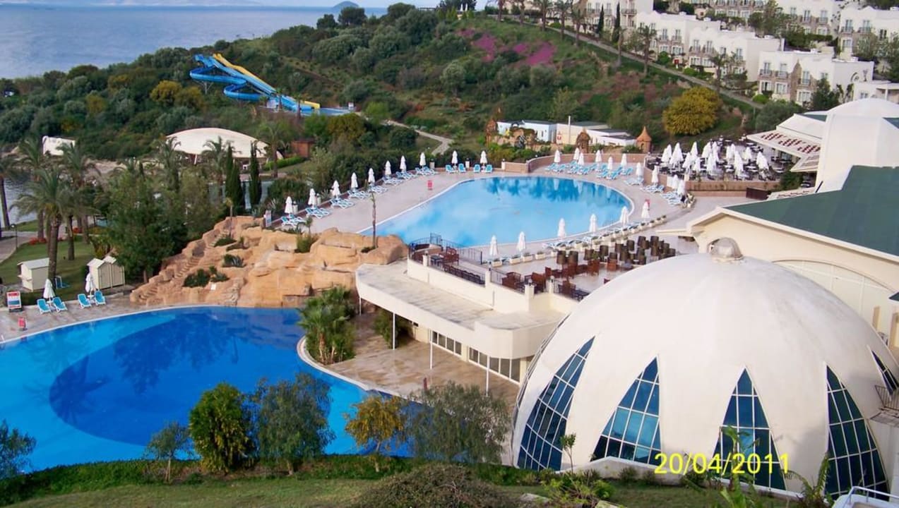 Piscines et dôme de la piscine couverte Yasmin Resort Bodrum