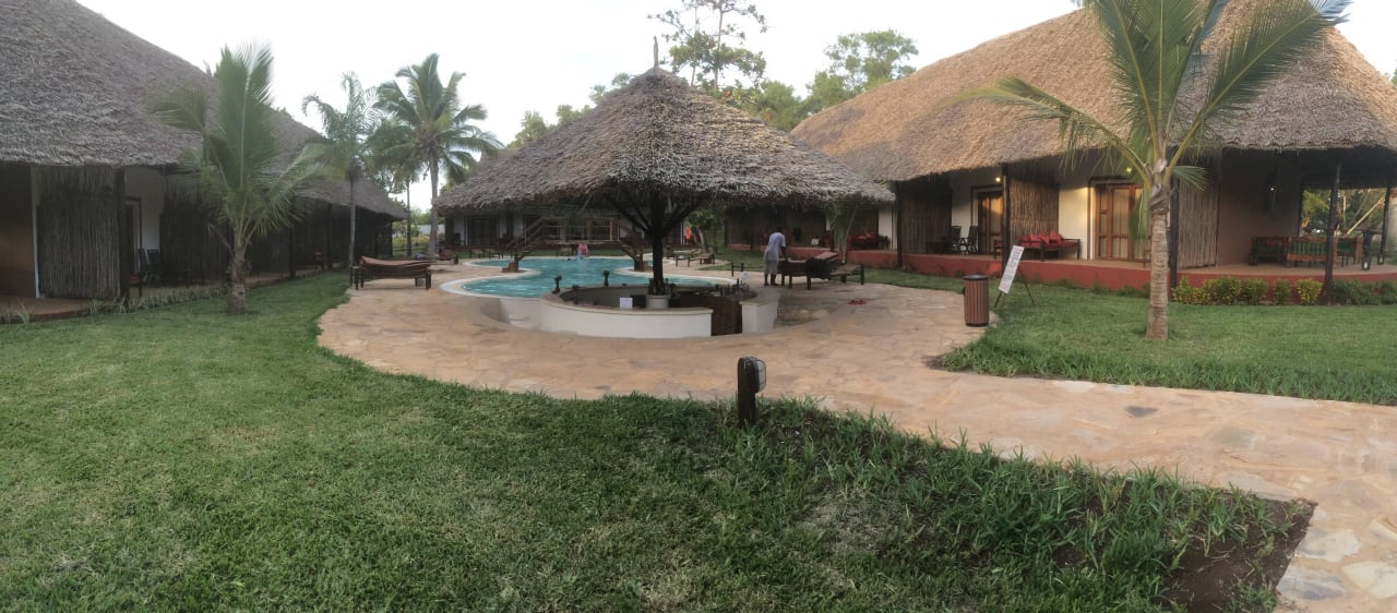 Bar a bordo piscina Karafuu Beach Resort & Spa