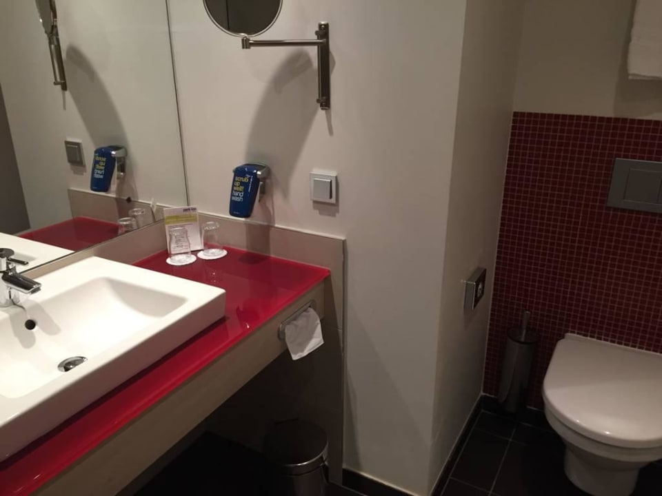 Bad mit WC Park Inn by Radisson Linz