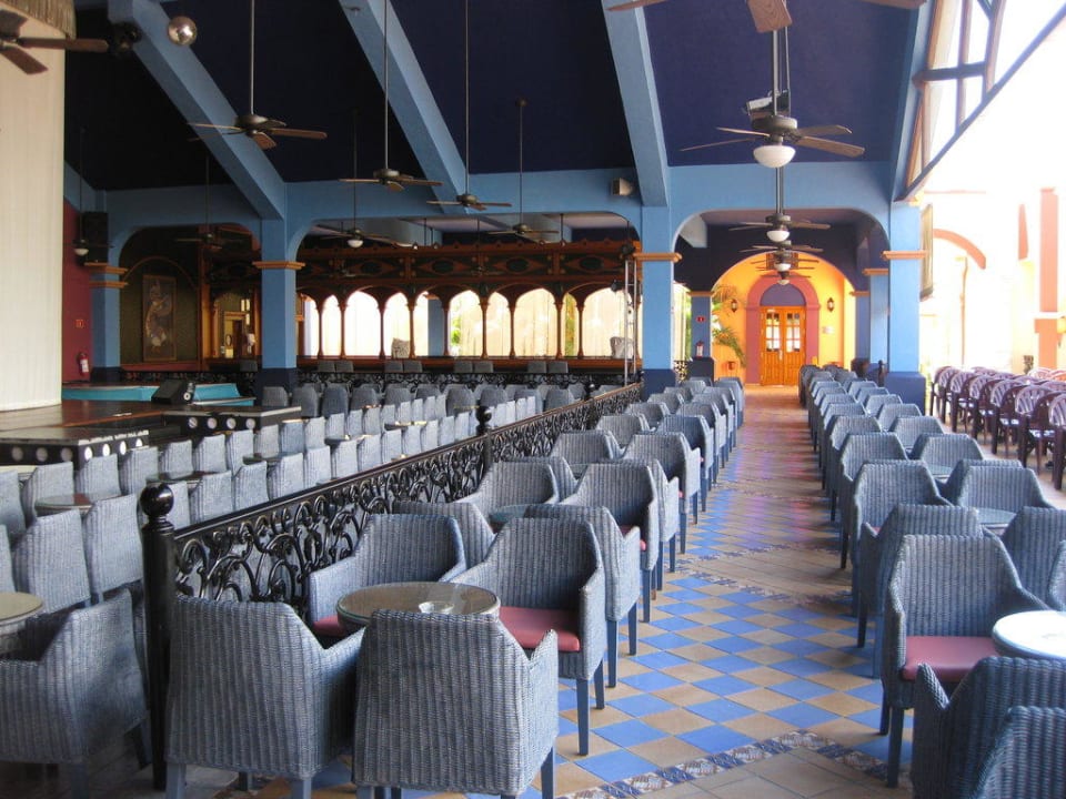 Plätze zur Show Bühne und Bar Hotel Riu Tequila