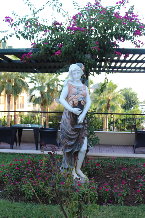 Eine von vielen Statuen Dobedan Exclusive Hotel And Spa