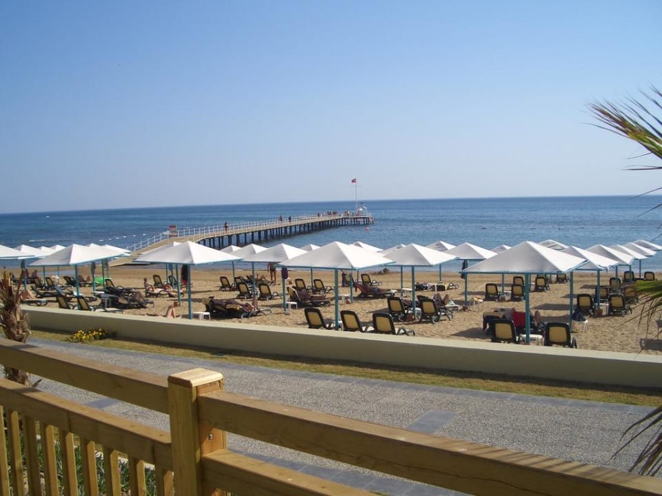 Strand und Promenade vom Hotelgarten aus PALOMA Perissia