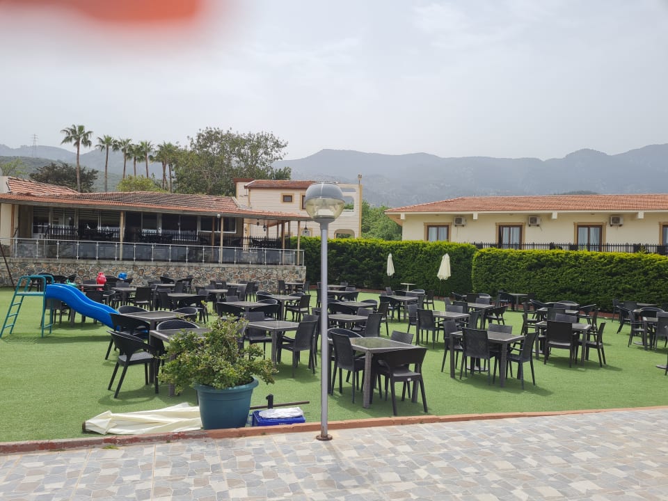 Gastro Riverside Garden Resort
