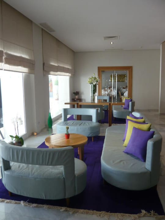 Sitzmöglichkeit in der Lobby The Orangers Beach Resort and Bungalows