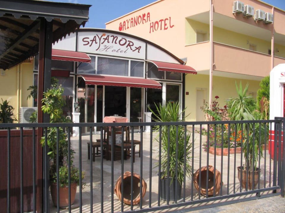 Eingang Sayanora Hotel
