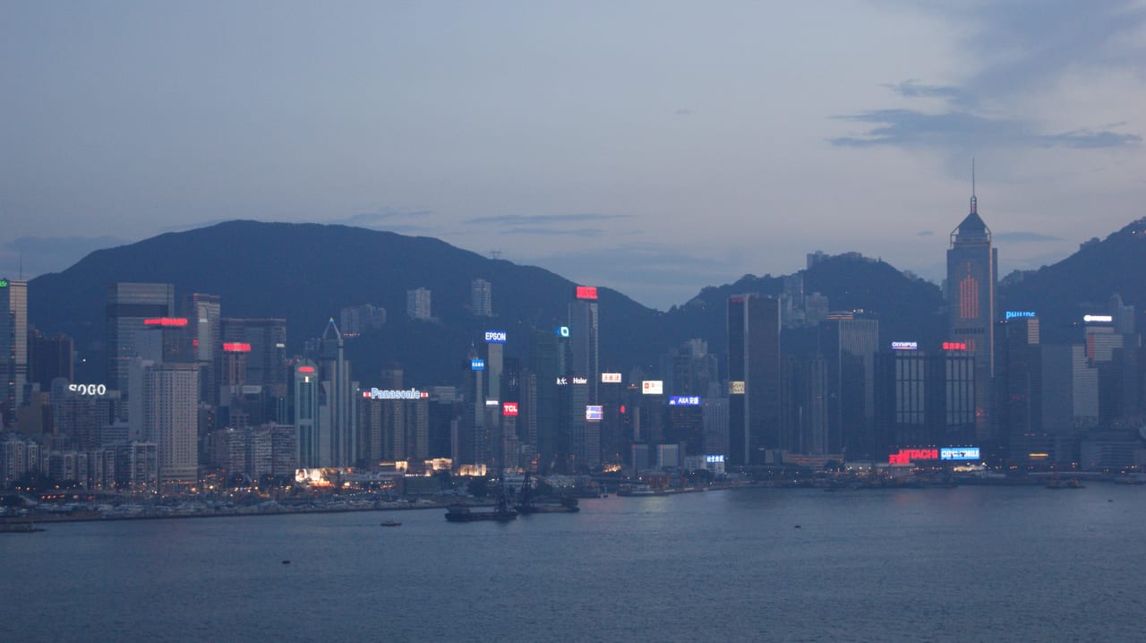 Aussicht vom Pool/Poolbar Harbour Grand Kowloon