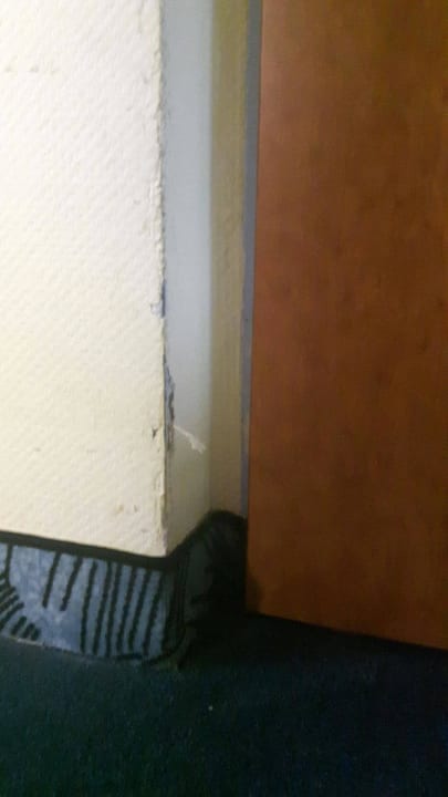 Türrahmen und Tapeten Hotel Savoy