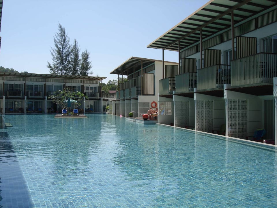 Pool beim Neubau The Briza Beach Resort Khaolak