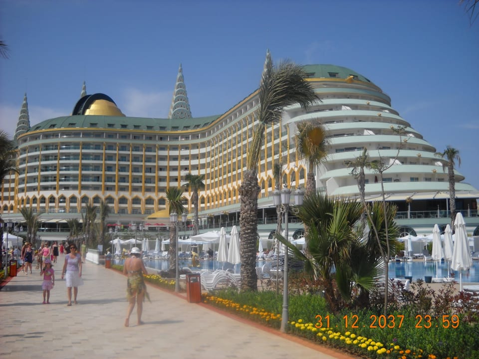 Blick von Weg zum Strand Hotel Delphin Imperial